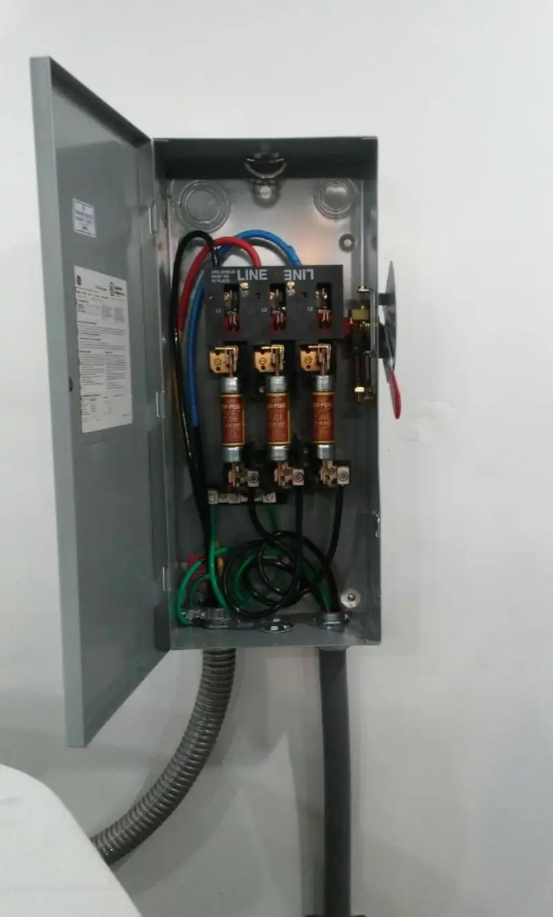 Three-phase disconnect switch installed for Smoke Detector Installation in Elon